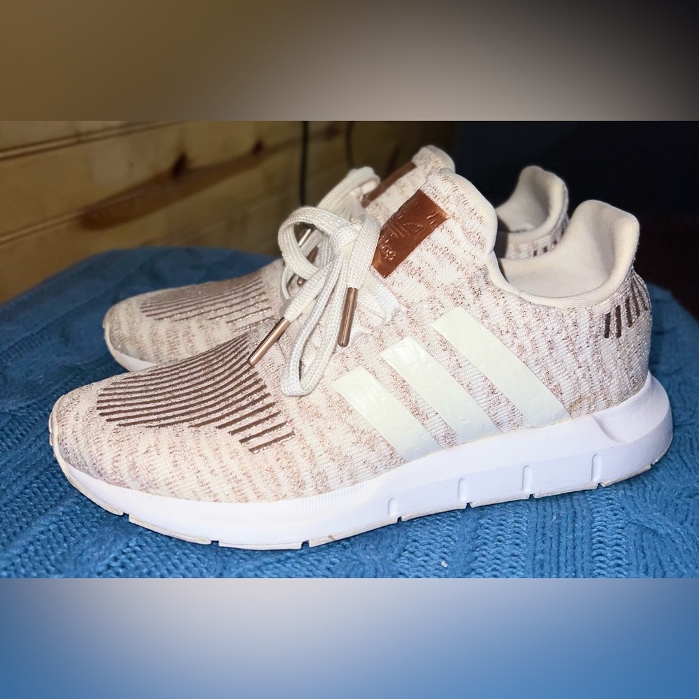 Women’s size us 5 Adidas shoes